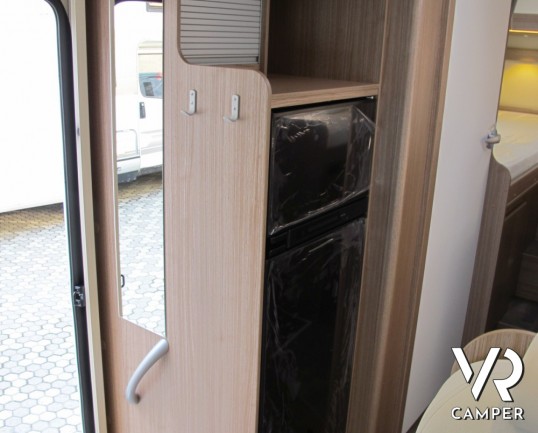 Carado T 447: camper semintegrale nuovo con letti gemelli, letto basculante, bagno e doccia separati, 4 posti omologati.