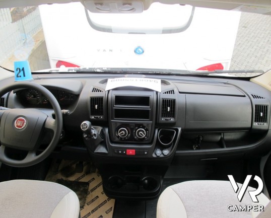 Carado T 447: camper semintegrale nuovo con letti gemelli, letto basculante, bagno e doccia separati, 4 posti omologati.