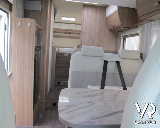 Carado T 447: camper semintegrale nuovo con letti gemelli, letto basculante, bagno e doccia separati, 4 posti omologati.