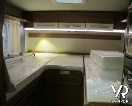 Carado T 448: camper semintegrale nuovo con letti gemelli posteriori e ampio garage, letto basculante, omologato 4 posti