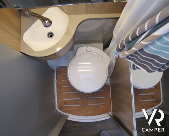 Carado Vlow 540: furgonato compatto per la coppia che ama viaggiare. Ottimo come utilizzo al posto dell'automobile