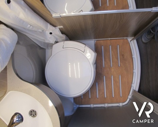 Carado Vlow 640: il furgonato comodo con letti gemelli nella parte posteriore e poco più lungo dei 6 metri