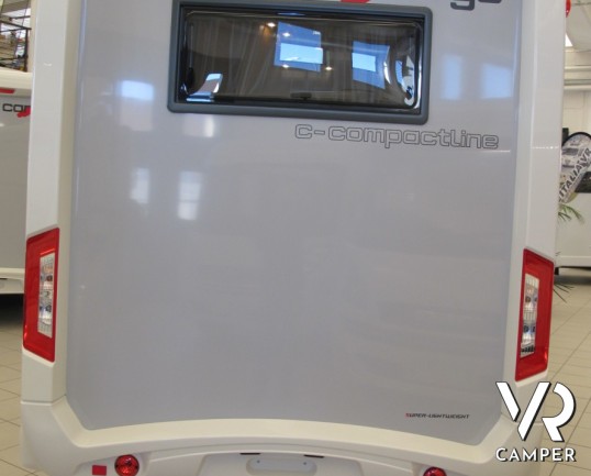 Carthago C-Compactline I 138: camper motorhome nuovo a Torino compatto nelle dimensioni con letto matrimoniale posteriore e ampio garage.