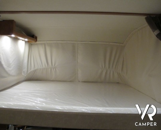 Carthago C-Compactline I 138: camper motorhome nuovo a Torino compatto nelle dimensioni con letto matrimoniale posteriore e ampio garage.