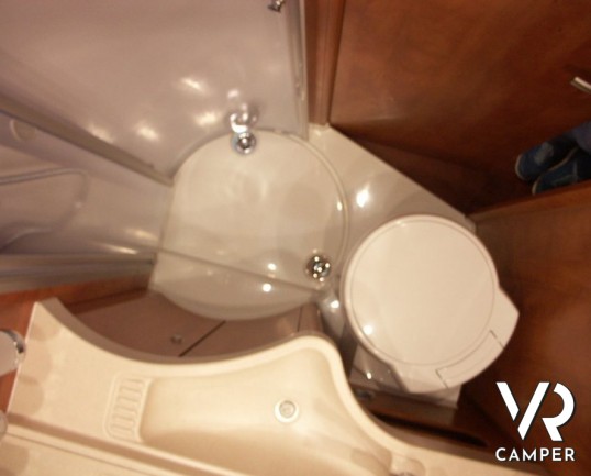 Carthago C-Tourer I 143 Lightweight: camper nuovo motorhome Carthago con letti gemelli e garage, super leggero