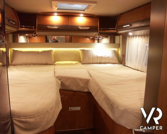 Carthago C-Tourer I 143 Lightweight: camper nuovo motorhome Carthago con letti gemelli e garage, super leggero