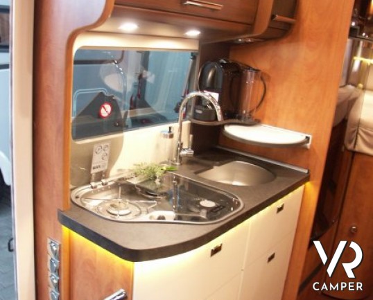 Carthago C-Tourer I 143 Lightweight: camper nuovo motorhome Carthago con letti gemelli e garage, super leggero