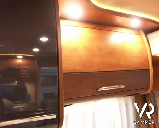 Carthago C-Tourer I 143 Lightweight: camper nuovo motorhome Carthago con letti gemelli e garage, super leggero