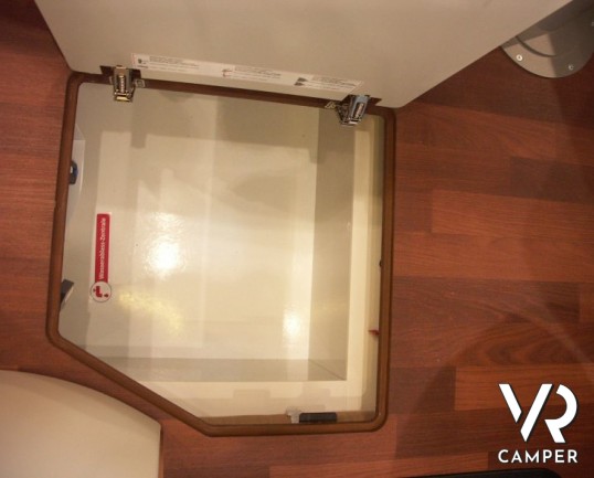 Carthago C-Tourer I 143 Lightweight: camper nuovo motorhome Carthago con letti gemelli e garage, super leggero