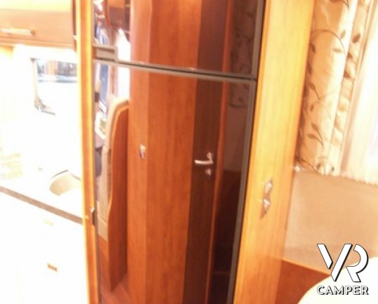 Carthago C-Compactline I 145 QB: camper motorhome nuovo con letto nautico posteriore e ampia dinette