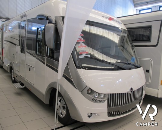 Carthago Chic C-Line I 4.2: ottimo motorhome con doppio pavimento passante, 4 posti letto con matrimoniale in coda e ampia cucina