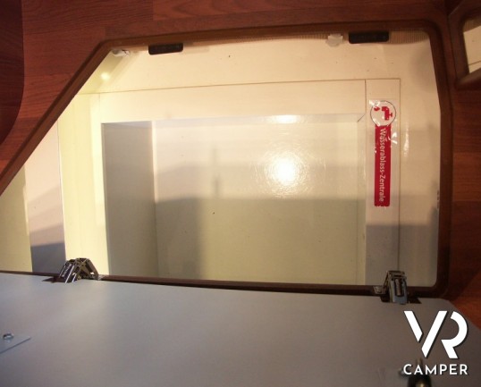 Carthago Chic C-Line I 4.9: classe premium dei motorhome con letti gemelli posteriori e bagno e doccia separati