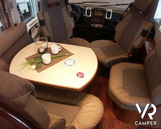 Carthago Chic C-Line I 4.9: classe premium dei motorhome con letti gemelli posteriori e bagno e doccia separati