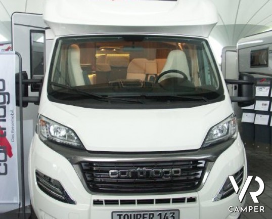 Carthago C-Tourer T 143: semintegrale leggero nuovo con garage, letti gemelli e ampia dinette