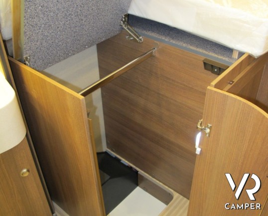 Carthago C-Tourer I 144 LE: camper motorhome nuovo in Piemonte con letti gemelli poteriori, doppio pavimento con gavoni passanti e ampio garage