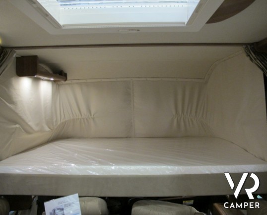 Carthago C-Tourer I 144 LE: camper motorhome nuovo in Piemonte con letti gemelli poteriori, doppio pavimento con gavoni passanti e ampio garage