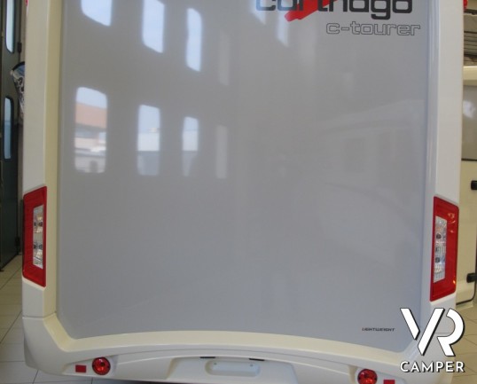 Carthago C-Tourer I 144 LE: camper motorhome nuovo in Piemonte con letti gemelli poteriori, doppio pavimento con gavoni passanti e ampio garage