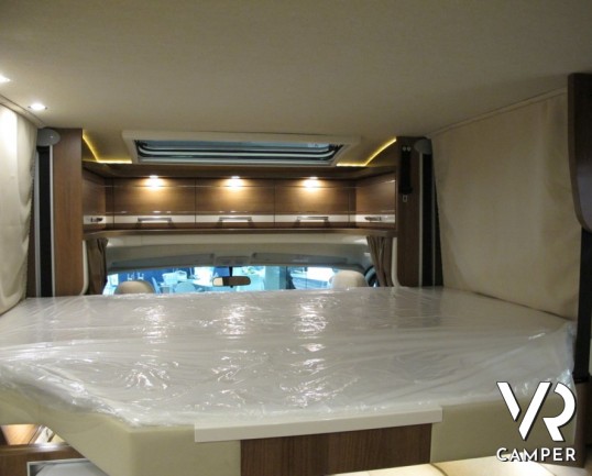 Carthago C-Tourer T 148 H: camper nuovo semintegrale con letto basculante, doppio pavimento, letti gemelli e ampio garage