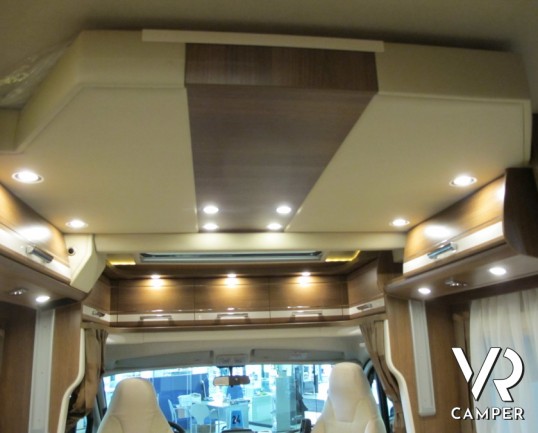 Carthago C-Tourer T 148 H: camper nuovo semintegrale con letto basculante, doppio pavimento, letti gemelli e ampio garage