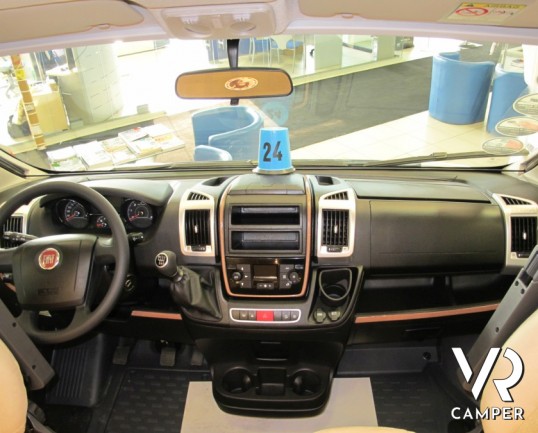 Carthago C-Tourer T 148 H: camper nuovo semintegrale con letto basculante, doppio pavimento, letti gemelli e ampio garage