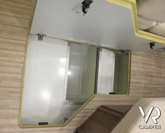 Carthago C-Tourer T 148 H: camper nuovo semintegrale con letto basculante, doppio pavimento, letti gemelli e ampio garage