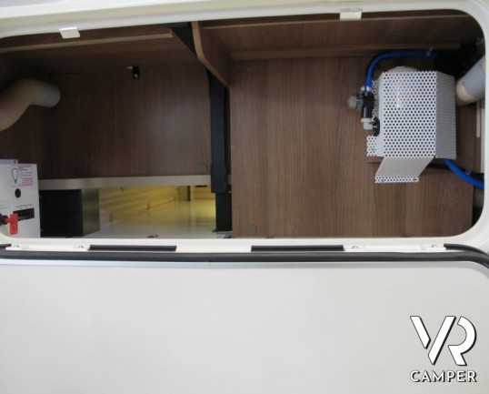 Carthago C-Tourer T 148 H: camper nuovo semintegrale con letto basculante, doppio pavimento, letti gemelli e ampio garage