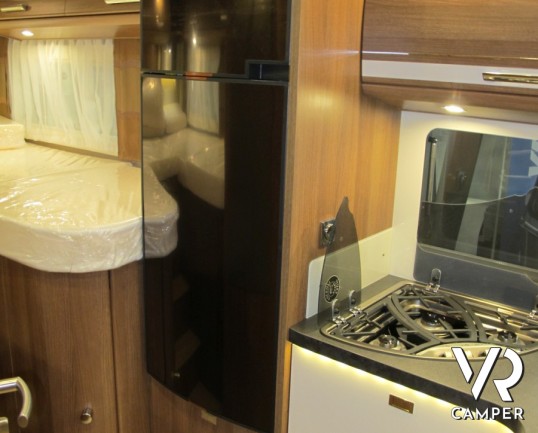 Carthago C-Tourer T 148 H: camper nuovo semintegrale con letto basculante, doppio pavimento, letti gemelli e ampio garage