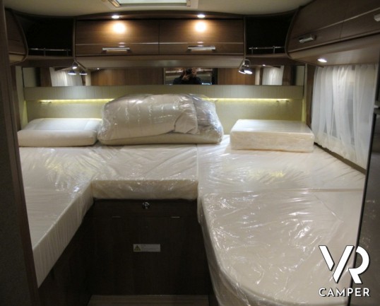 Carthago C-Tourer T 148 H: camper nuovo semintegrale con letto basculante, doppio pavimento, letti gemelli e ampio garage