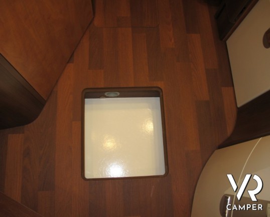 Carthago Chic C-Line 4.2: motorhome sotto i 7 metri, con ampio garage omologabile fino a 5 posti in viaggio