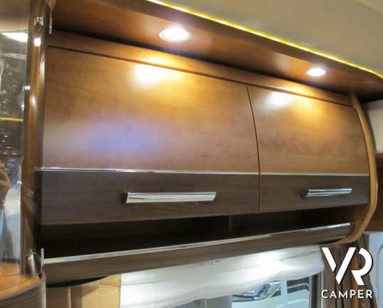 Carthago Chic C-Line 4.2: motorhome sotto i 7 metri, con ampio garage omologabile fino a 5 posti in viaggio