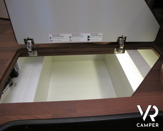 Carthago Chic C-Line 4.2: motorhome sotto i 7 metri, con ampio garage omologabile fino a 5 posti in viaggio