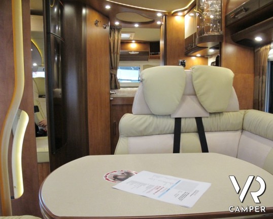 Carthago Chic C-Line 4.2: motorhome sotto i 7 metri, con ampio garage omologabile fino a 5 posti in viaggio