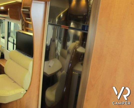 Carthago Chic C-Line 4.2: motorhome sotto i 7 metri, con ampio garage omologabile fino a 5 posti in viaggio