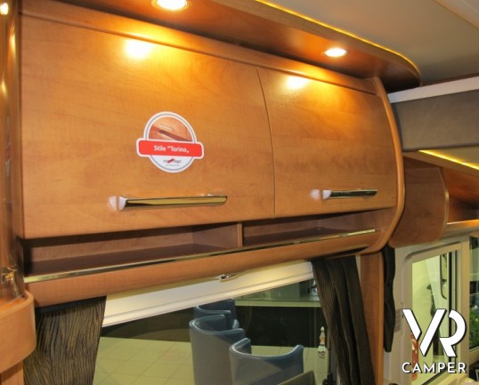 Carthago Chic C-Line I 5.0. camper motorhome nuovo a Torino, Piemonte con letto nautico posteriore, ampio garage, dinette con divanetto frontale.