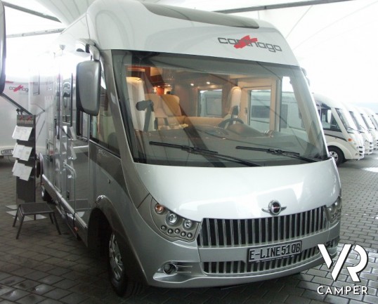 Carthago E-Line 51 QB: maxi motorhome con letto nautico integrato con bagno e doccia separata, ampia dinette