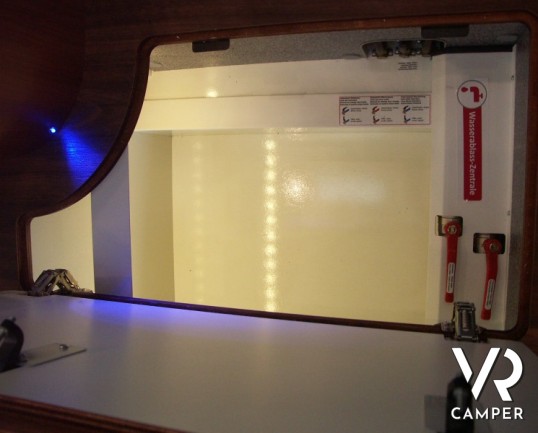 Carthago E-Line 51 QB: maxi motorhome con letto nautico integrato con bagno e doccia separata, ampia dinette