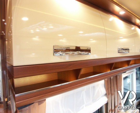 Carthago E-Line 51 QB S: camper nuovo motorhome Carthago con camera letto nautico separata, con patente C