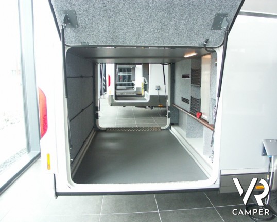 Carthago E-Line 51 QB S: camper nuovo motorhome Carthago con camera letto nautico separata, con patente C