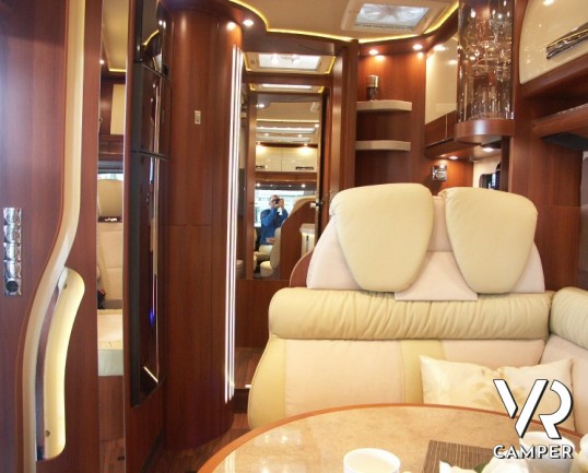 Carthago E-Line 51 QB S: camper nuovo motorhome Carthago con camera letto nautico separata, con patente C