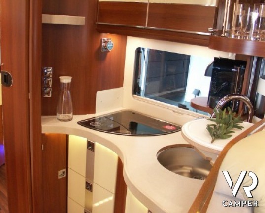 Carthago E-Line 51 QB S: camper nuovo motorhome Carthago con camera letto nautico separata, con patente C