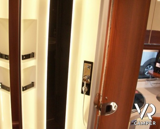 Carthago E-Line 51 QB S: camper nuovo motorhome Carthago con camera letto nautico separata, con patente C