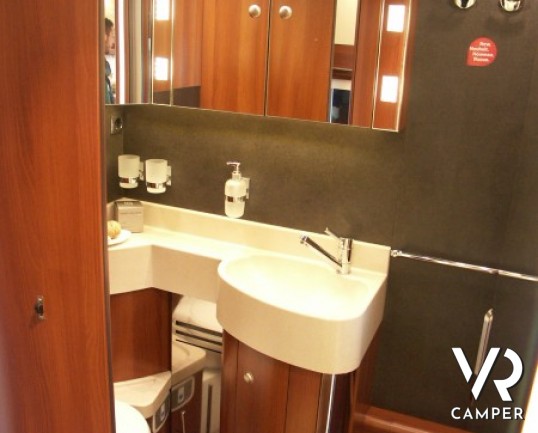 Carthago E-Line 51 QB S: camper nuovo motorhome Carthago con camera letto nautico separata, con patente C