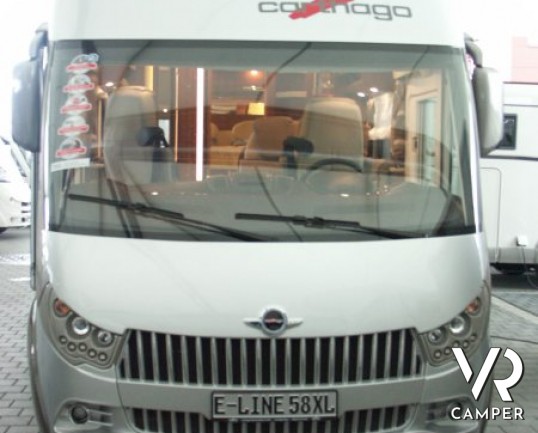 Carthago E-Line 58 XL: maxi motorhome nuovo con doppio asse, letto nautico posteriore e ampia dinette