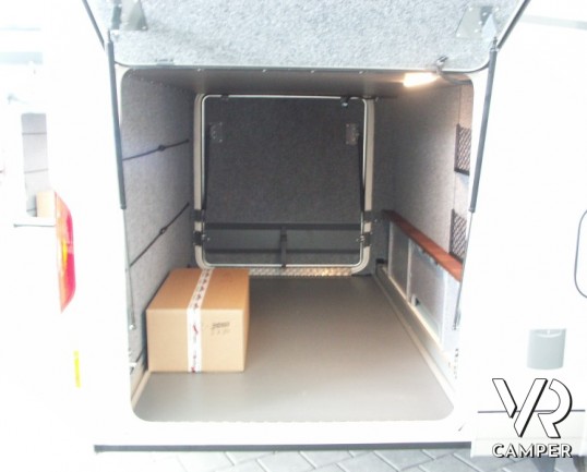 Carthago E-Line 47: motorhome di lusso con doppio pavimento passante e ampio garage in patente C