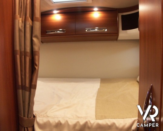 Carthago E-Line 47: motorhome di lusso con doppio pavimento passante e ampio garage in patente C