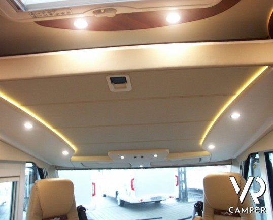 Carthago E-Line 47: motorhome di lusso con doppio pavimento passante e ampio garage in patente C