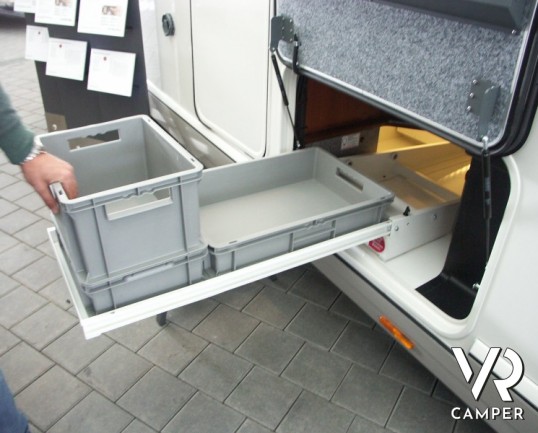 Carthago E-Line 47: motorhome di lusso con doppio pavimento passante e ampio garage in patente C