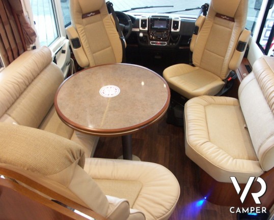 Carthago E-Line 47: motorhome di lusso con doppio pavimento passante e ampio garage in patente C