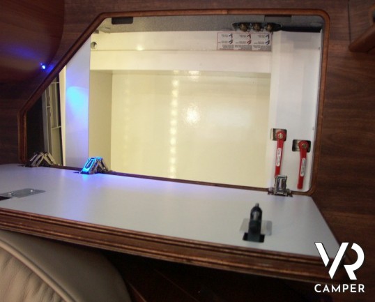 Carthago E-Line 47: motorhome di lusso con doppio pavimento passante e ampio garage in patente C