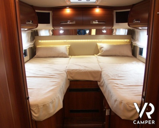 Carthago Highliner 59 LE: maxi motorhome nuovo con letti gemelli e garage, doppio pavimento per il massimo dello stivaggio